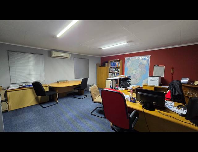 715M² WAREHOUSE TO LET IN SPARTAN